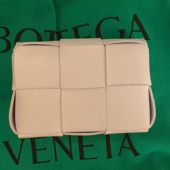 Bottega Veneta Mini Intreccio crossbody bag in color “Mirth Washed” - Picture 3 of 6